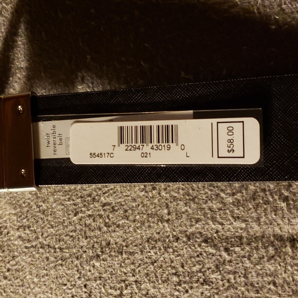 NWT Mk belt. Reversible. One side grey with mk logos. Other side plain black - Picture 5 of 8